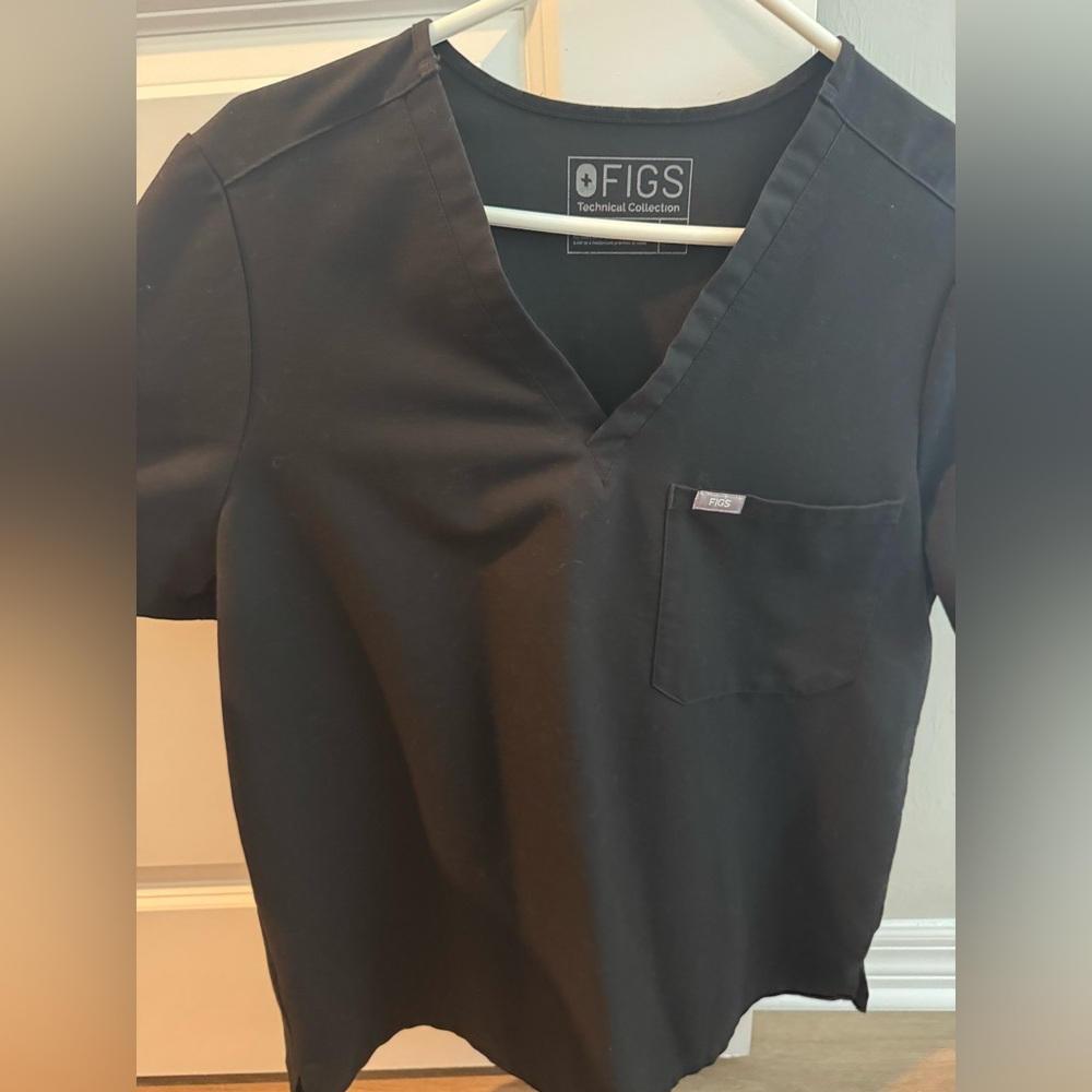 FIGS Black Catarina Scrub Top